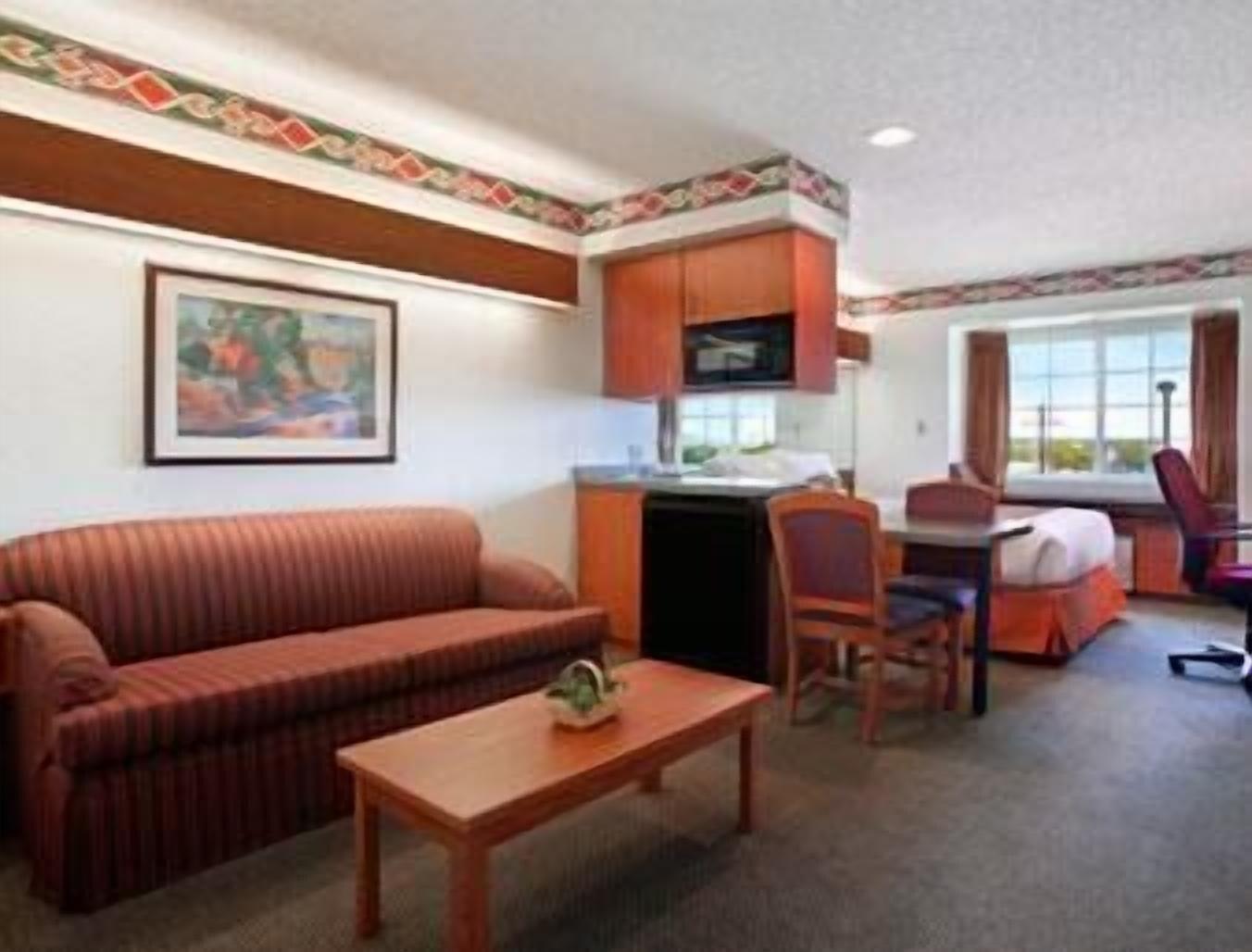 Microtel Inn And Suites Pueblo Room photo